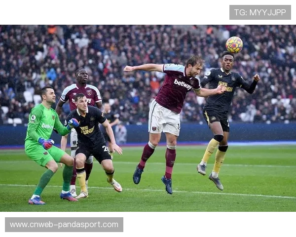 西汉姆联换帅首战主场失利不敌布伦特福德深陷降级泥潭 西汉姆联换帅首战主场失利不敌布伦特福德深陷降级泥潭